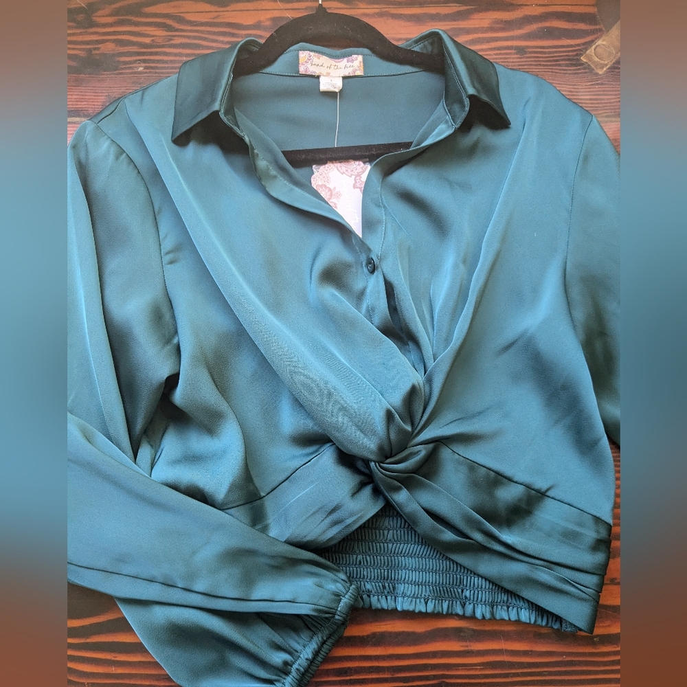 NWT Band of the Free Emerald Green Satin Crop Top – Size S